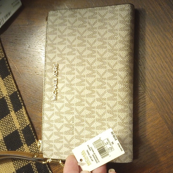 Micheal kors nwt double zip pocket snap wallet retails 198.00 jet set collection - Picture 13 of 13